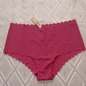 Victoria's Secret Scalloped Panties, size L, NWT